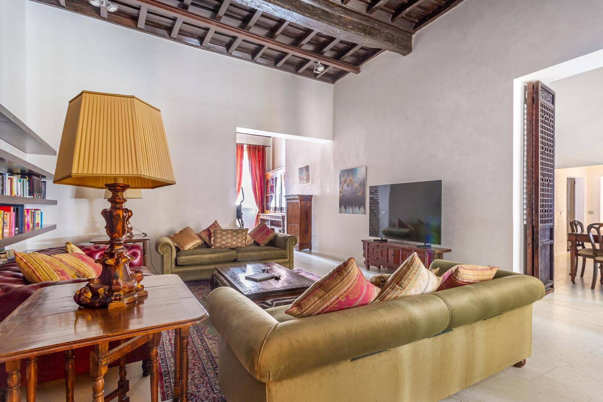 Iflat Pantheon Elegant 3-bedroom Lejlighed